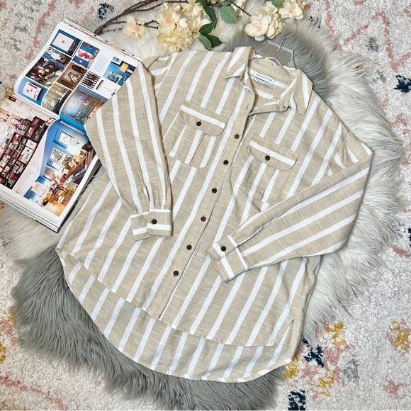 Urban Outfitters Women’s Tan White Striped Button Down Oversized Shirt Sz XS - Picture 12 of 12